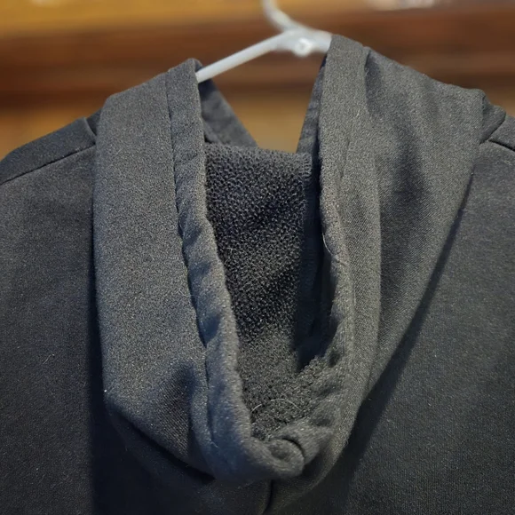 SHEIN Black and White Heart Graphic Sweatshirt - Picture 11 of 12